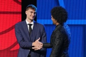 队记：哈珀因轻微腹股沟伤势明日缺阵 预计周日战独行侠夏联首秀