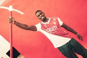 加拉：博格巴当然是法甲头号球星，他来之前也许是阿什拉夫或杜埃