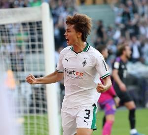 德天空：门兴中卫板仓滉解约条款过期，埃因霍温商谈引进球员