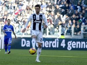 米体：尤文今夏引进新中卫不顺利，新赛季考虑留用鲁加尼或贾洛