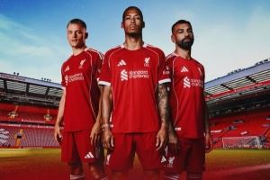 利物浦发布与毕巴双赛日对决海报：范迪克C位、维尔茨&萨拉赫在列