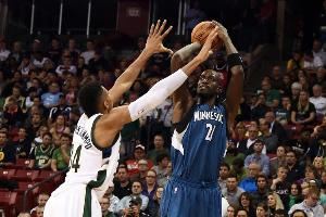 历史唯一加内特😤字母哥距垄断队史分板助断帽王仅差82抢断