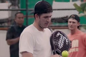 全新的体验！里夫斯亚洲行转战印尼 与球迷展开板式网球对决