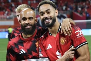 再等等？曼晚：曼联季前赛令人鼓舞，球迷组织看法有分歧推迟抗议