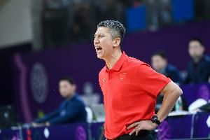 媒体人：中国男篮全队都太热血了 每个人都在燃烧自己&倾其所有