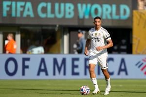 龙赛罗：阿诺德现在不配首发，卡瓦哈尔能注入他无法带来的能量