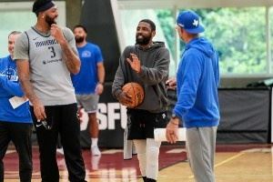 浓眉晒照为生涯第14季预热 队友拉塞尔、欧文和弗拉格均有亮相！