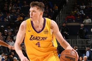 迷糊！克内克特11中3得12分6板3助 两场季前赛合计21中5