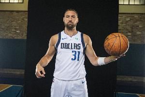 还没开张！克莱首节3次出手三分全部打铁 五项主要数据均吞蛋