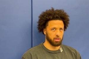 CC：奥萨尔更多主导进攻我打无球这调整很好 能丰富球队战术选择