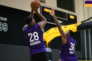 湖人官方晒训练照：斯玛特防八村中投 里夫斯顶防斯玛特