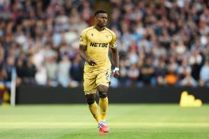 记者：利物浦中卫位置关注格伊和于帕梅卡诺，仍在寻找顶级边锋