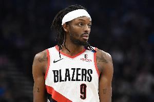 板凳匪徒！格兰特半场5投4中&罚球8中7 得到17分1板1助0失误