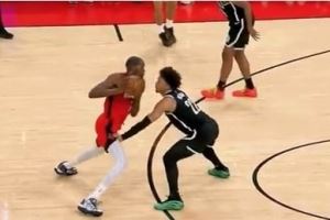 杜兰特持球击中威尔逊被吹进攻犯规 火箭挑战失败