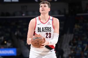 稳坐内线！克林根6中2拿下5分7板4助1断3帽 4前场板