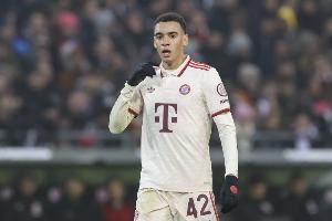 法尔克：穆西亚拉12月或明年1月复出尚未确定，拜仁不会施加压力