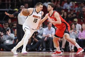 全能中锋!赛季至今200分100板70助攻的球员:约基奇、申京